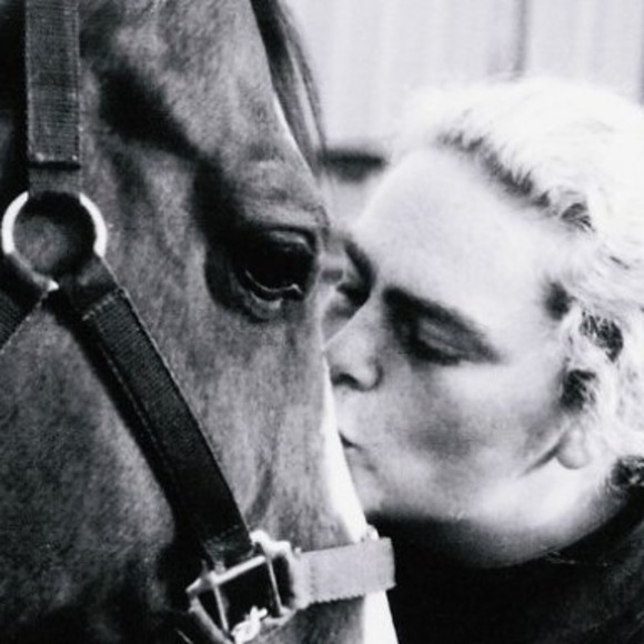 Meet your Posher, Jennifer - Picture 1 of 1